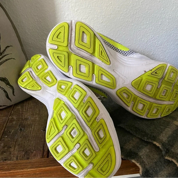 Nike Revolution 3 Running Shoe 9.5 White Grey Lime Athletic Everyday Sporty EUC - Picture 4 of 9